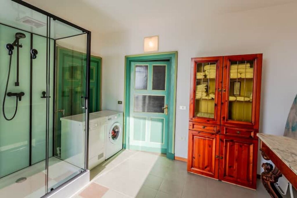 Photo of Bathroom in Netro