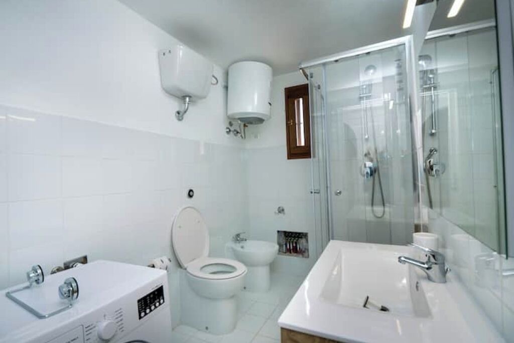 Photo of Bathroom in Golfo di Marinella