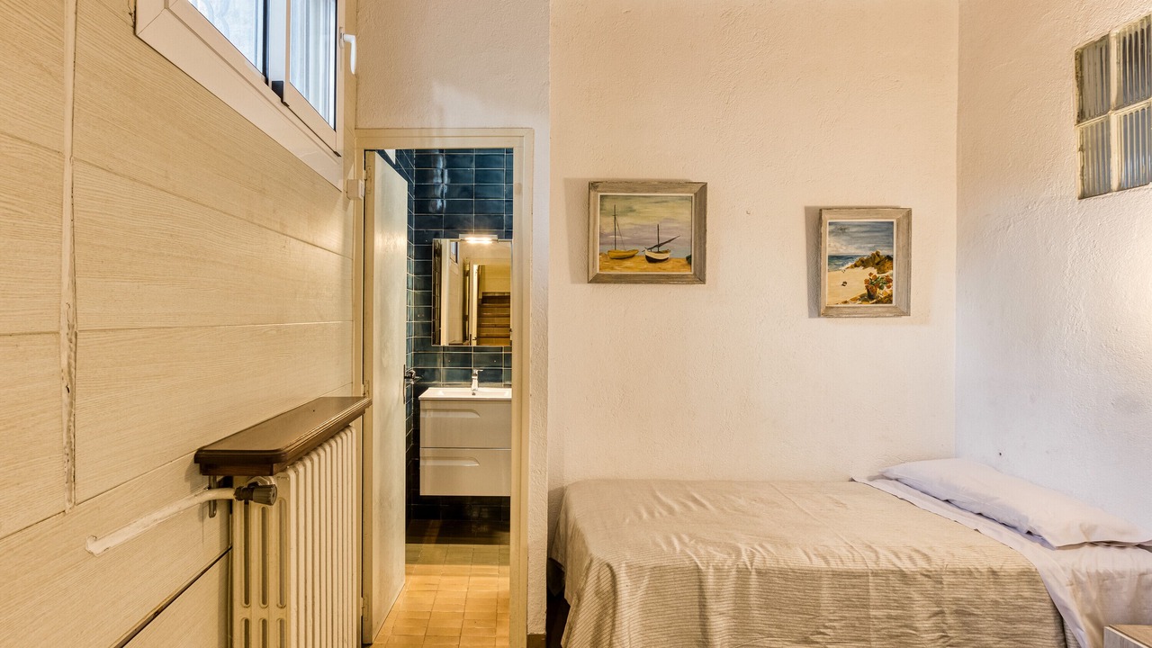 Photo of Bedroom in Llanca