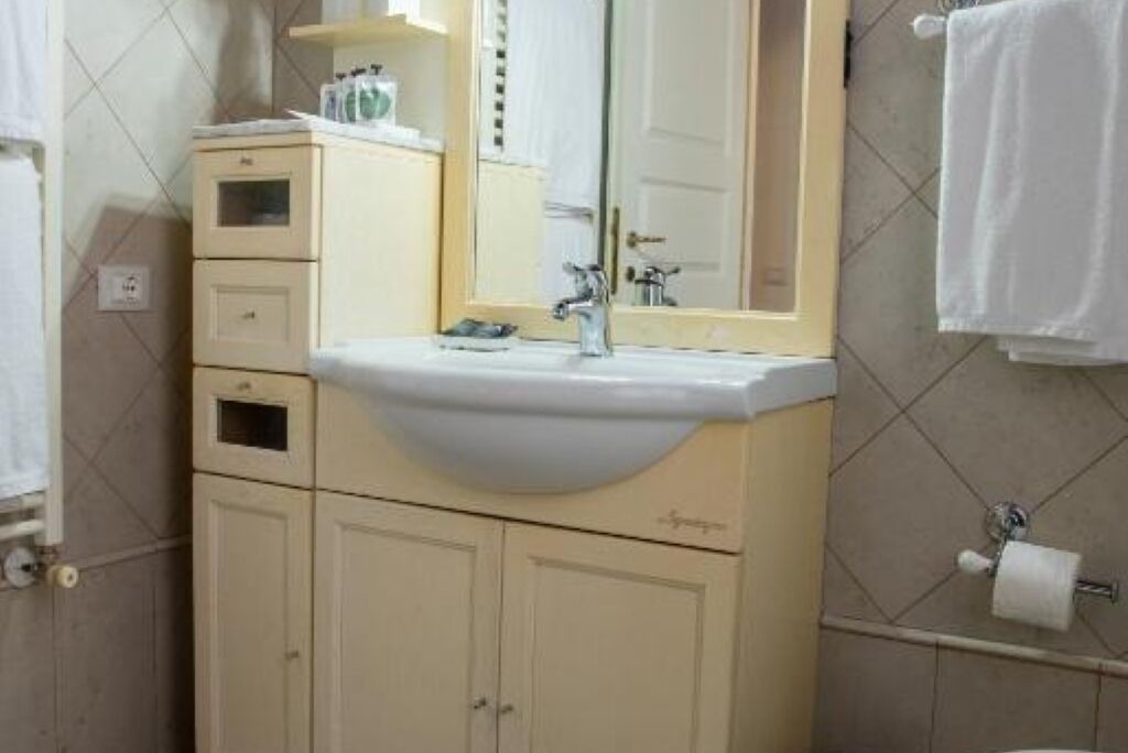 Photo of Bathroom in Tivoli