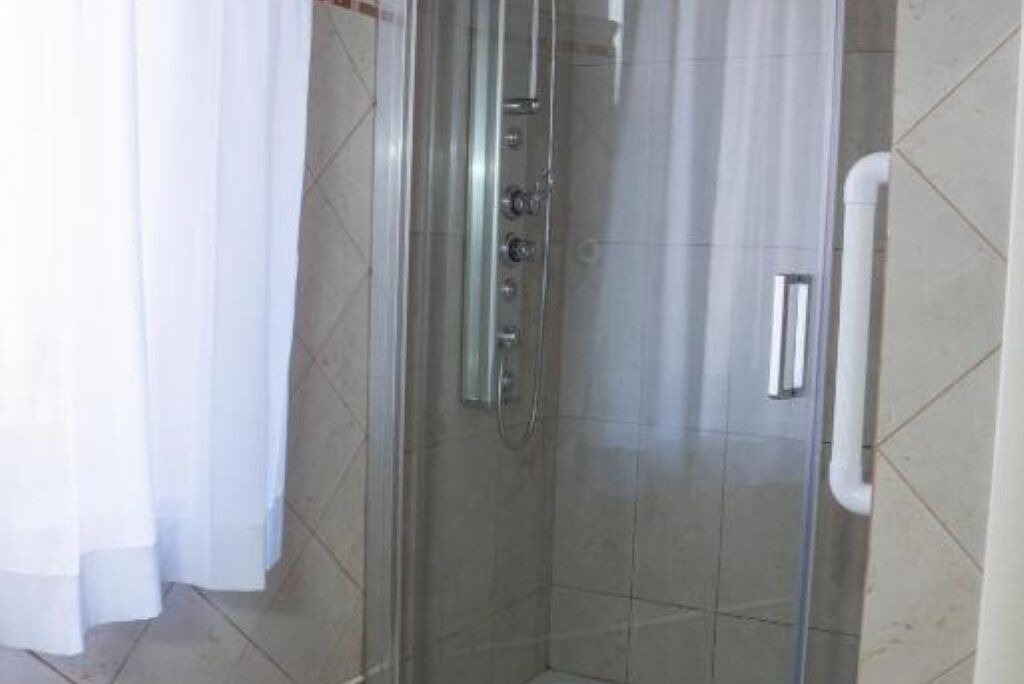 Photo of Bathroom in Tivoli
