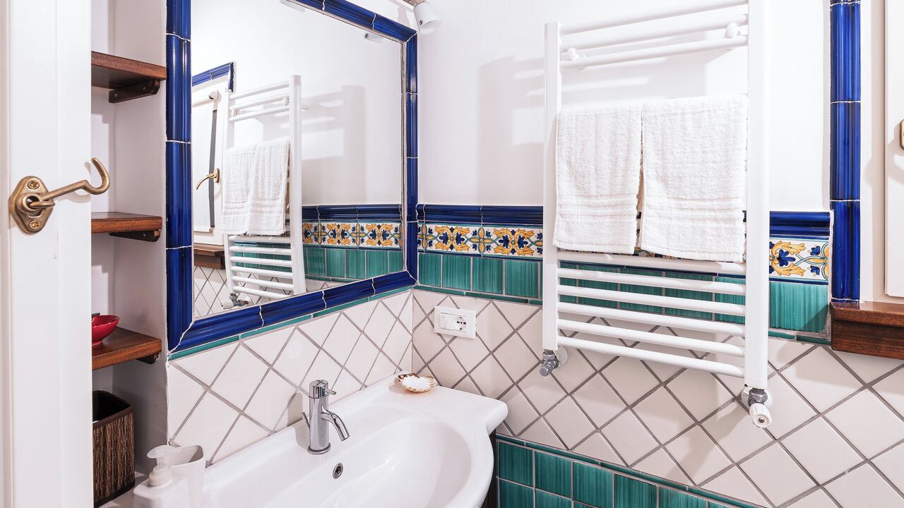 Photo of Bathroom in Furore