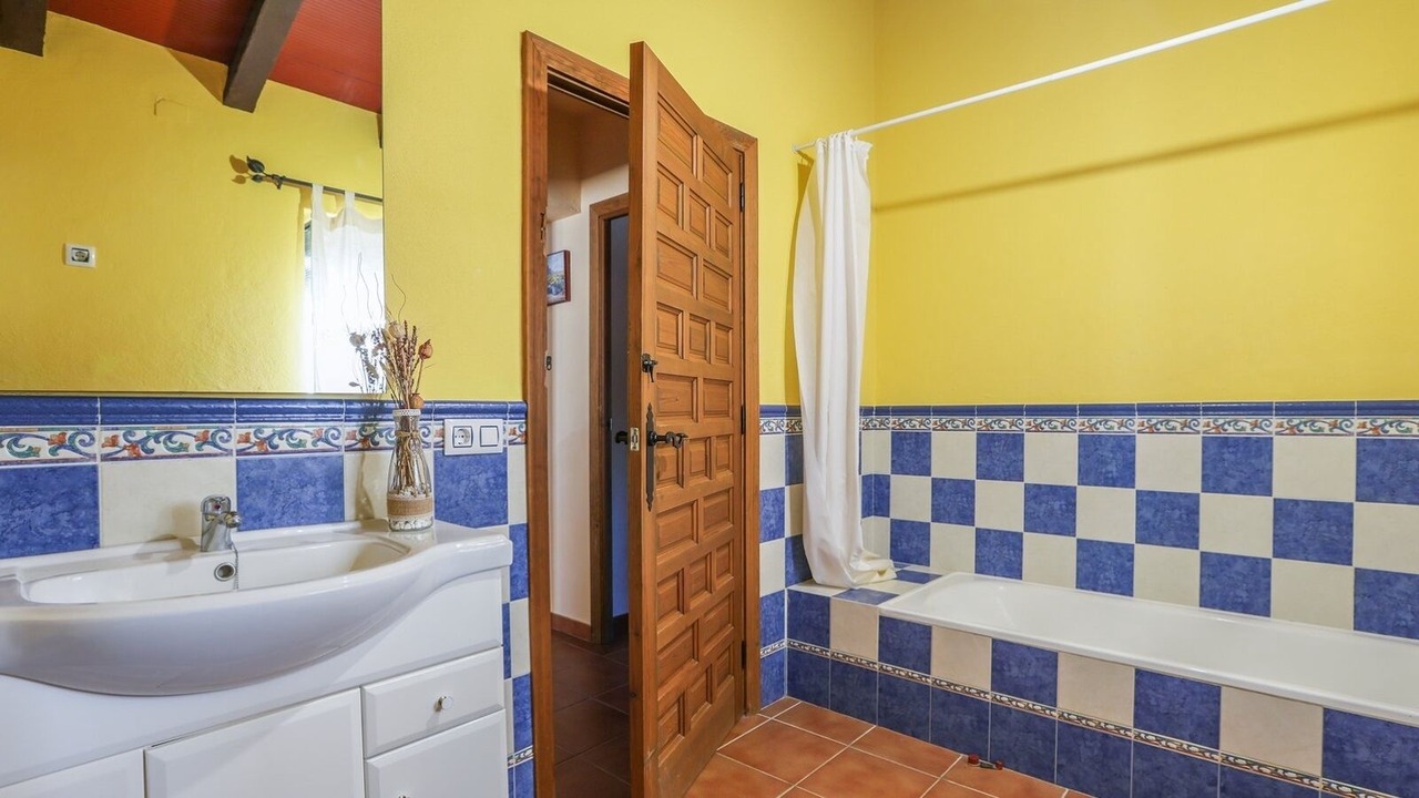 Photo of Bathroom in Cazalla De La Sierra