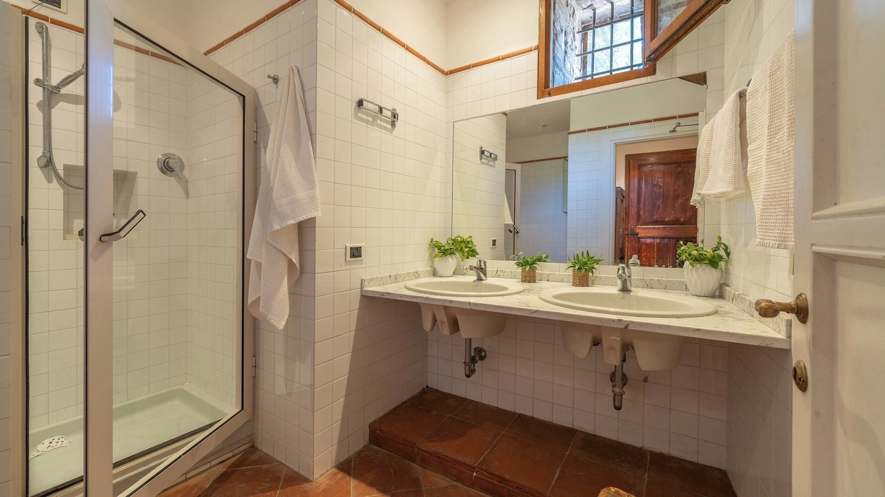 Photo of Bathroom in Todi