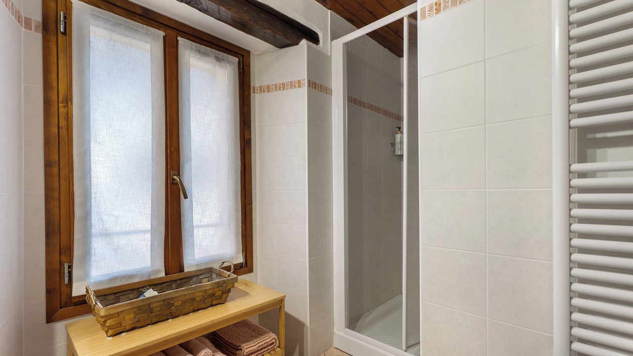 Photo of Bathroom in Crabbia