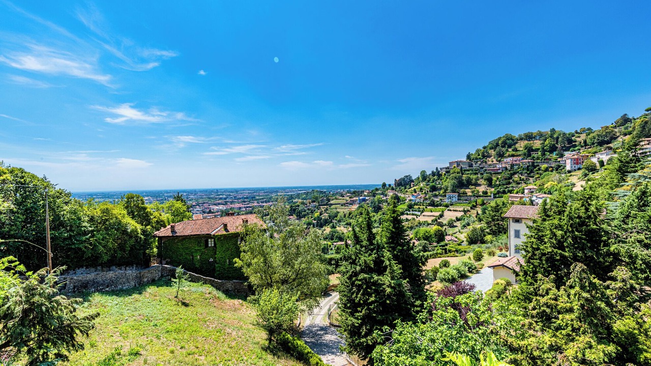 Photo of Others in Bergamo
