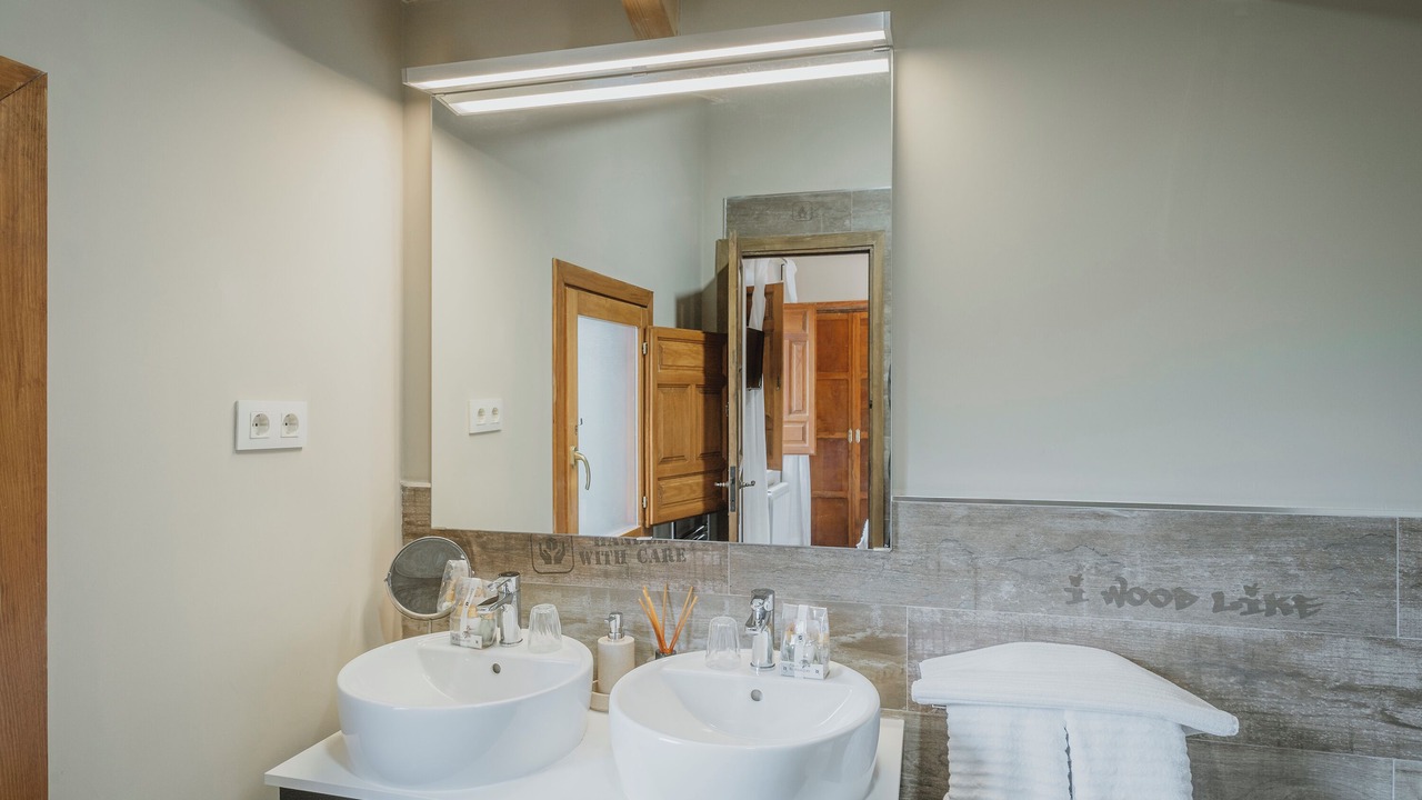 Photo of Bathroom in Mombeltran