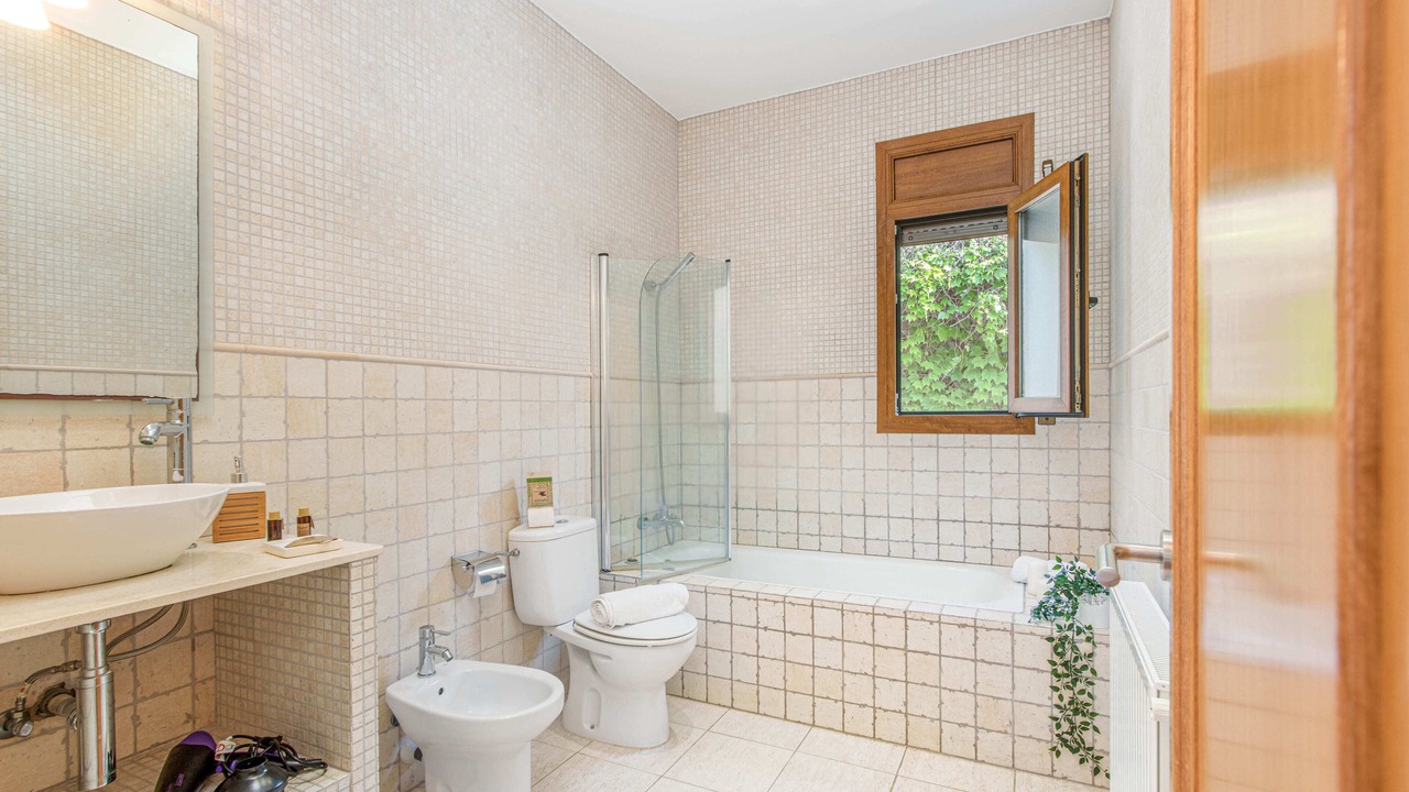 Photo of Bathroom in Palau-Saverdera