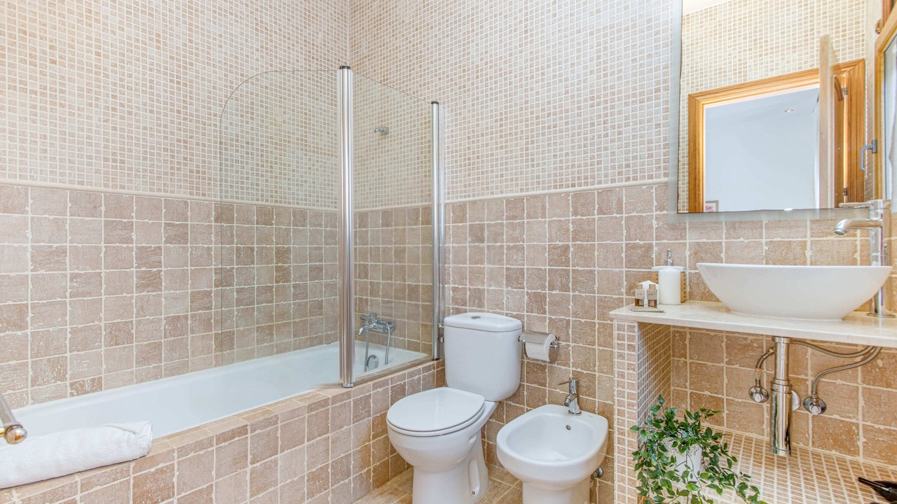 Photo of Bathroom in Palau-Saverdera