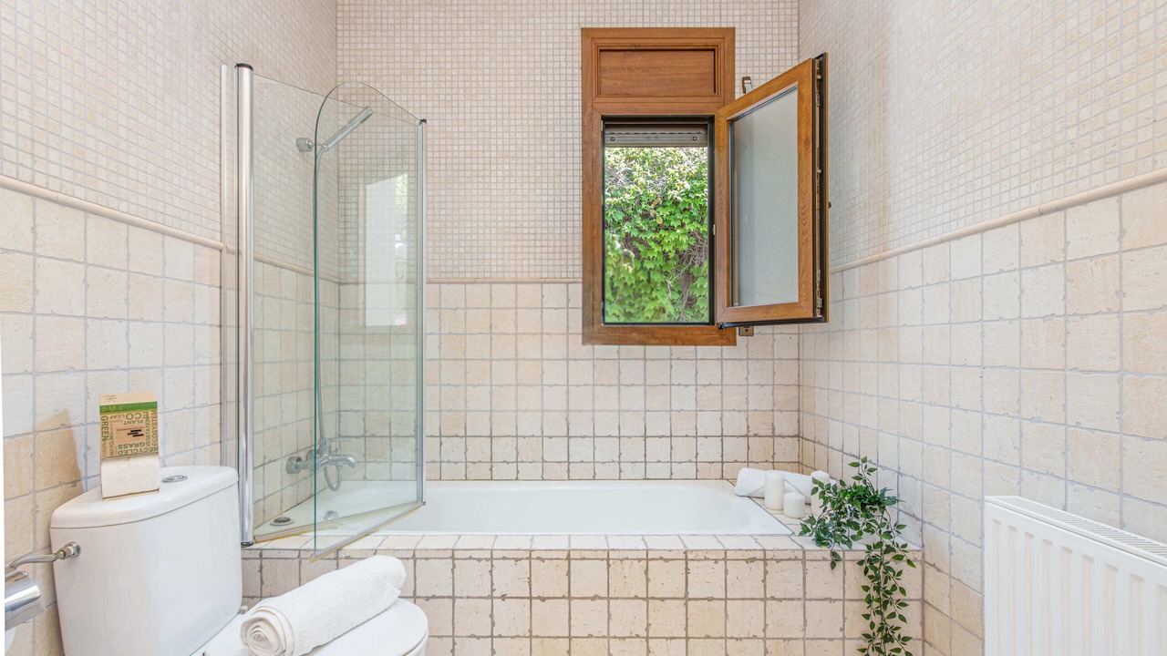 Photo of Bathroom in Palau-Saverdera