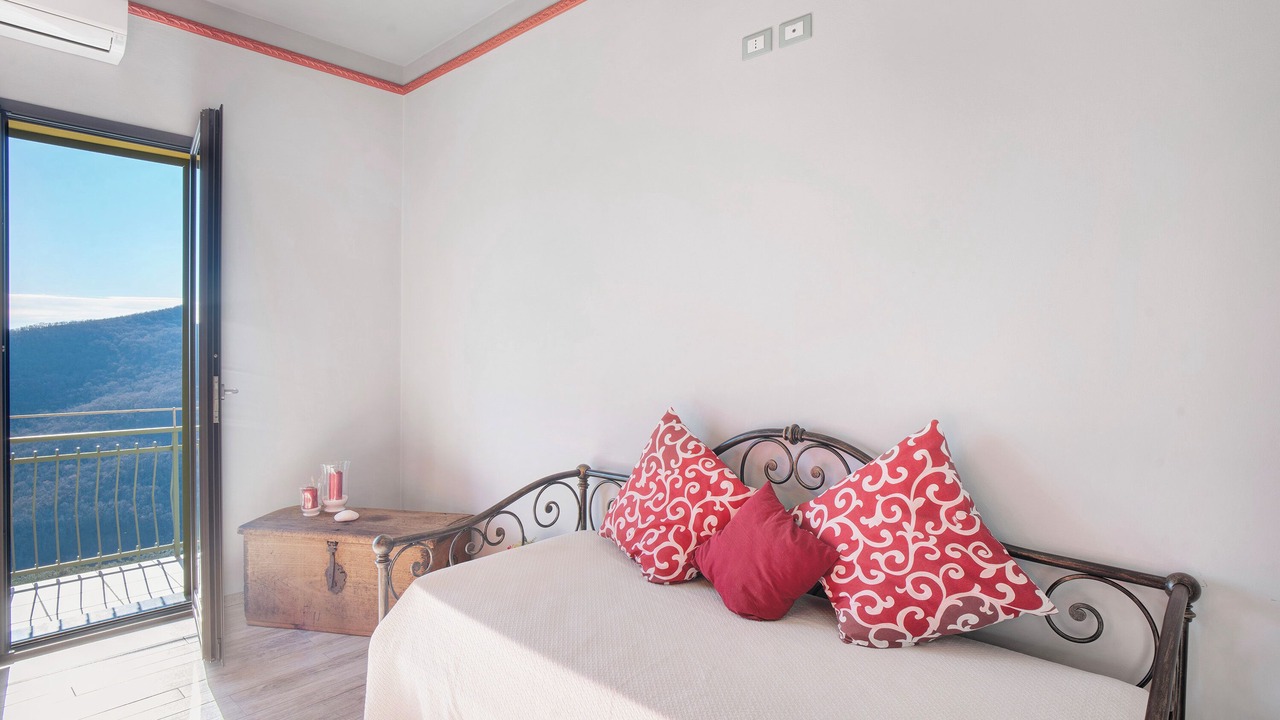 Photo of Bedroom in Lucinasco