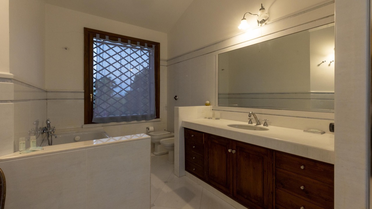 Photo of Bathroom in Paceco