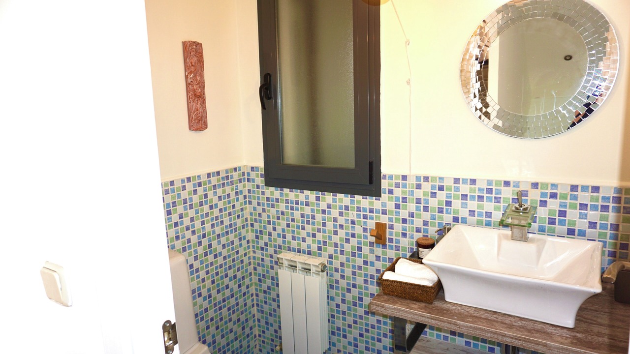 Photo of Bathroom in Los Angeles de San Rafael