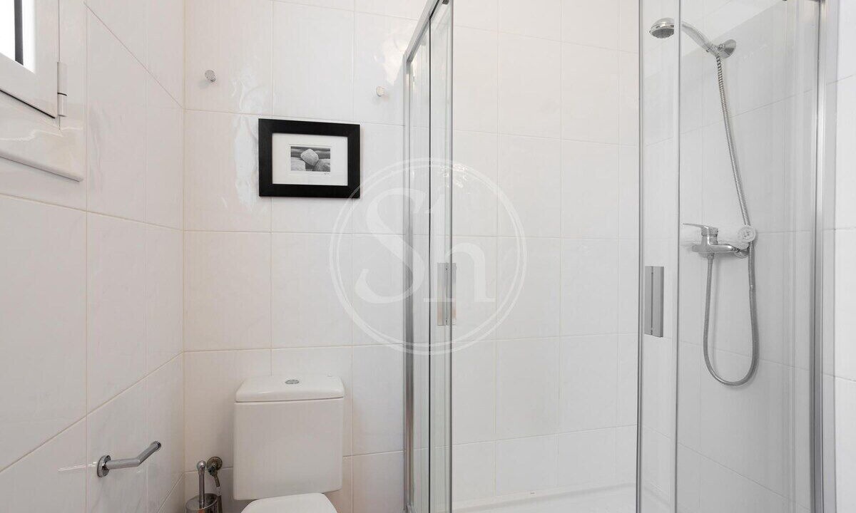 Photo of Bathroom in El Camp de l'Arpa del Clot