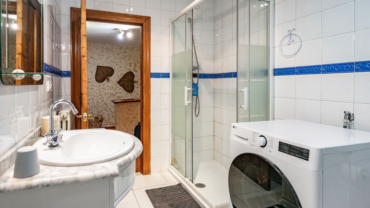 Photo of Bathroom in Lena