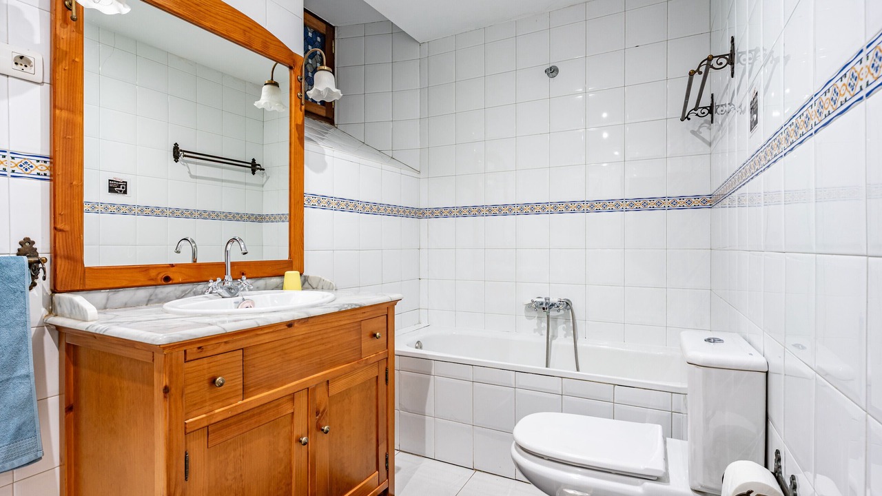 Photo of Bathroom in Lena