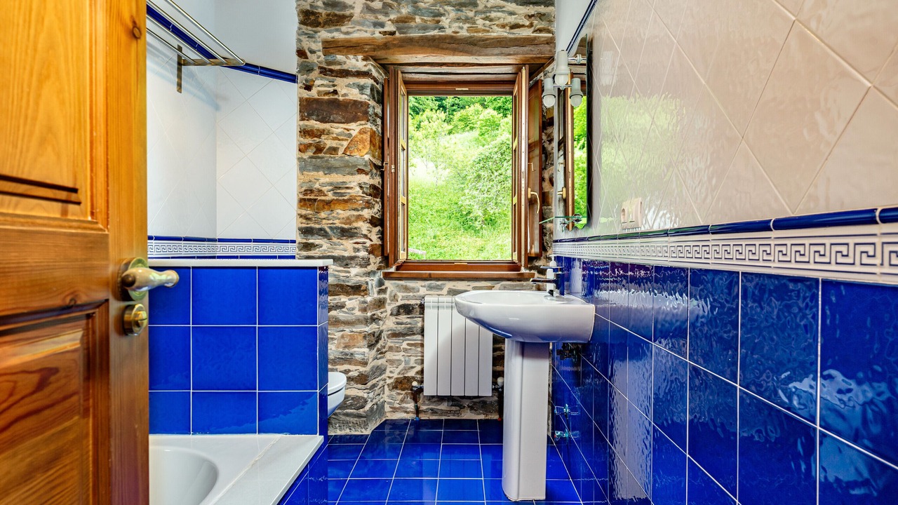 Photo of Bathroom in Boal
