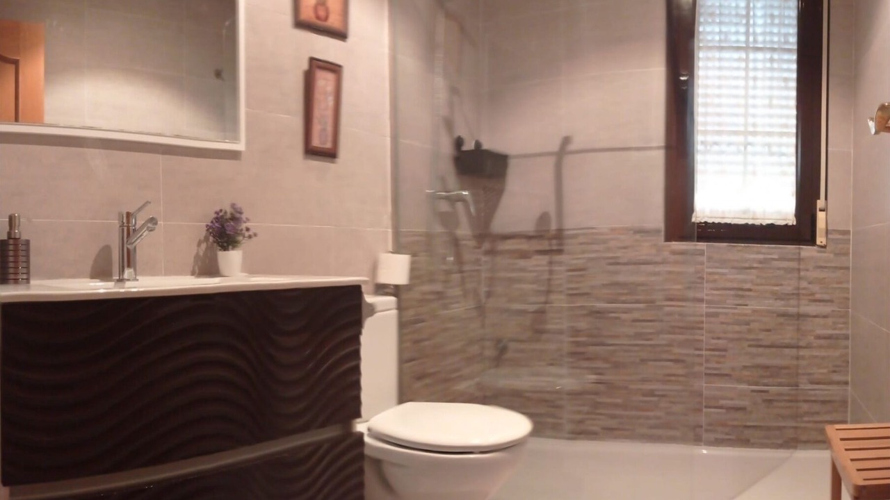 Photo of Bathroom in Urda