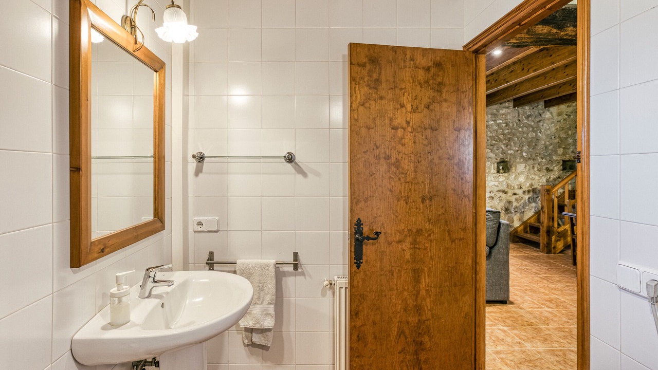 Photo of Bathroom in Maia de Montcal