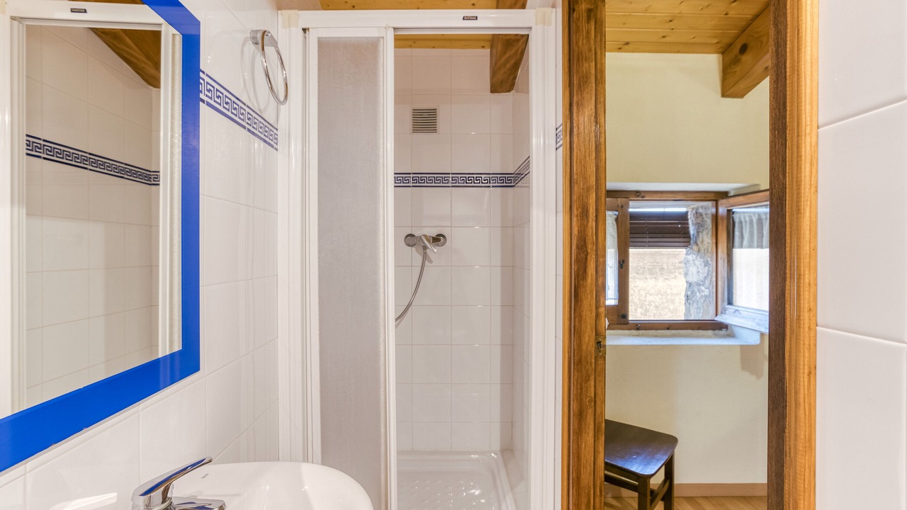 Photo of Bathroom in Maia de Montcal