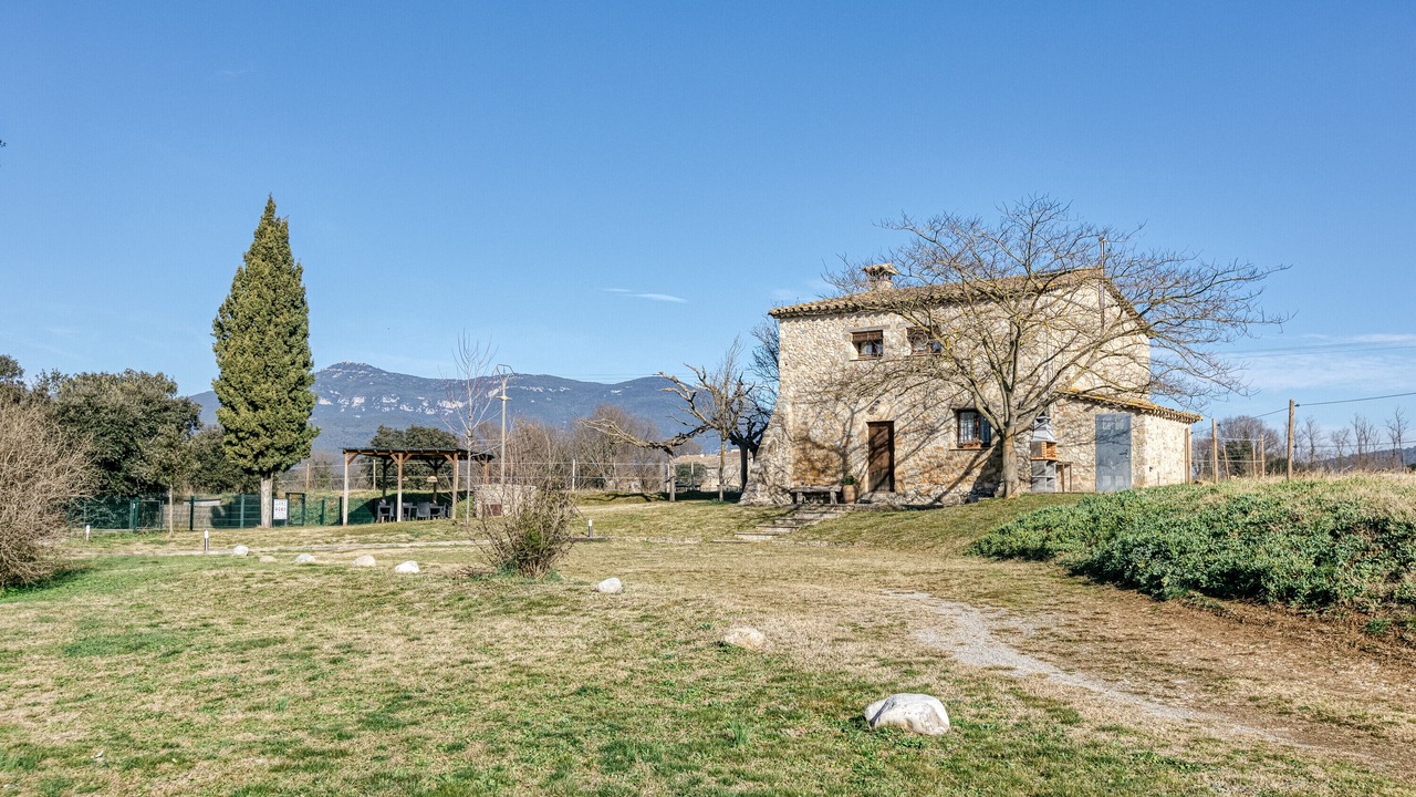 Photo of Outdoor in Maia de Montcal