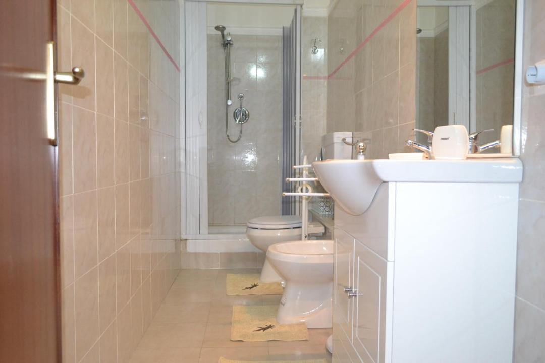 Photo of Bathroom in Picanello-Ognina-Barriera-Canalicchio
