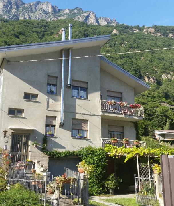 Photo of Buildings in Donnas