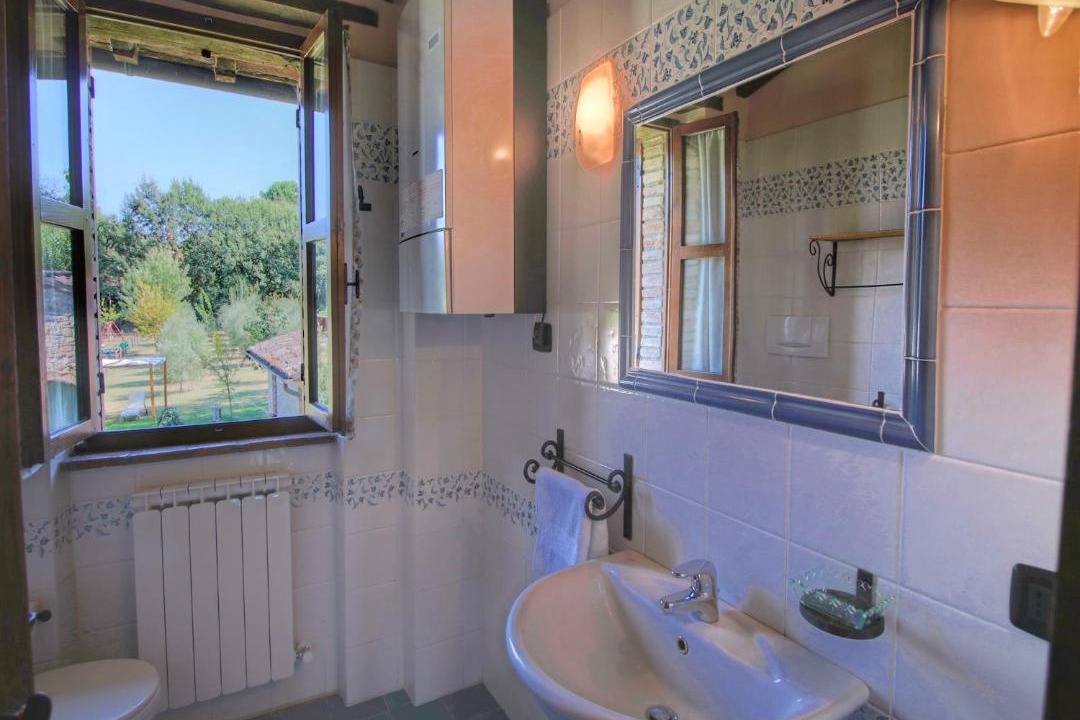 Photo of Bathroom in Todi