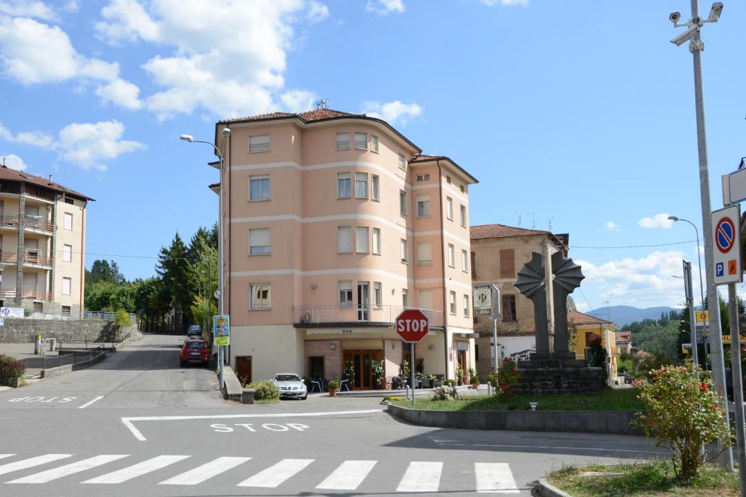 Photo of Buildings in Bedonia