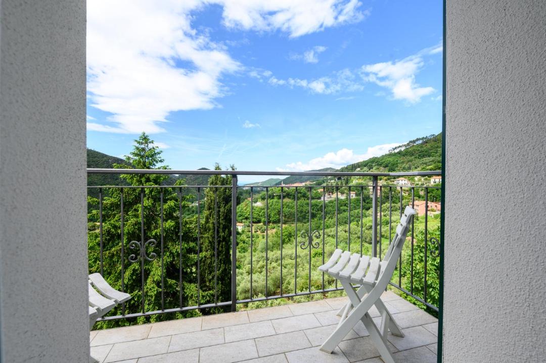 Photo of Patio Balcony in Castiglione Chiavarese