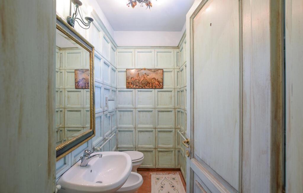 Photo of Bathroom in Melezzole