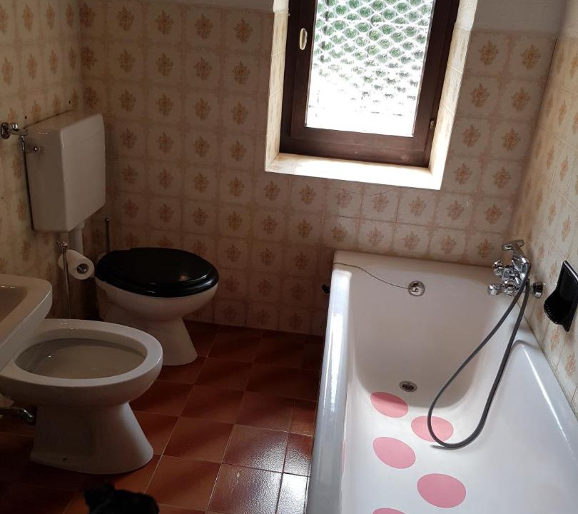 Photo of Bathroom in Lunecco