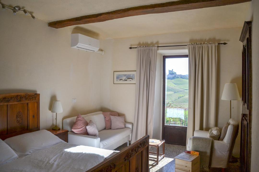 Photo of Bedroom in Monforte d'Alba