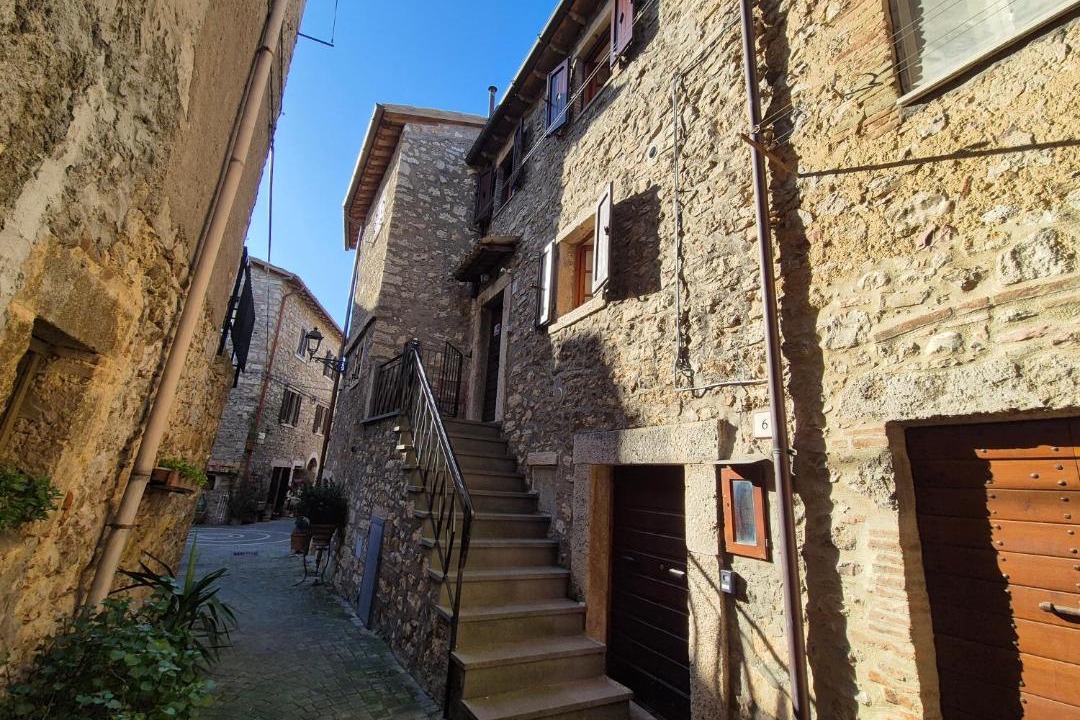 Photo of Buildings in Baschi
