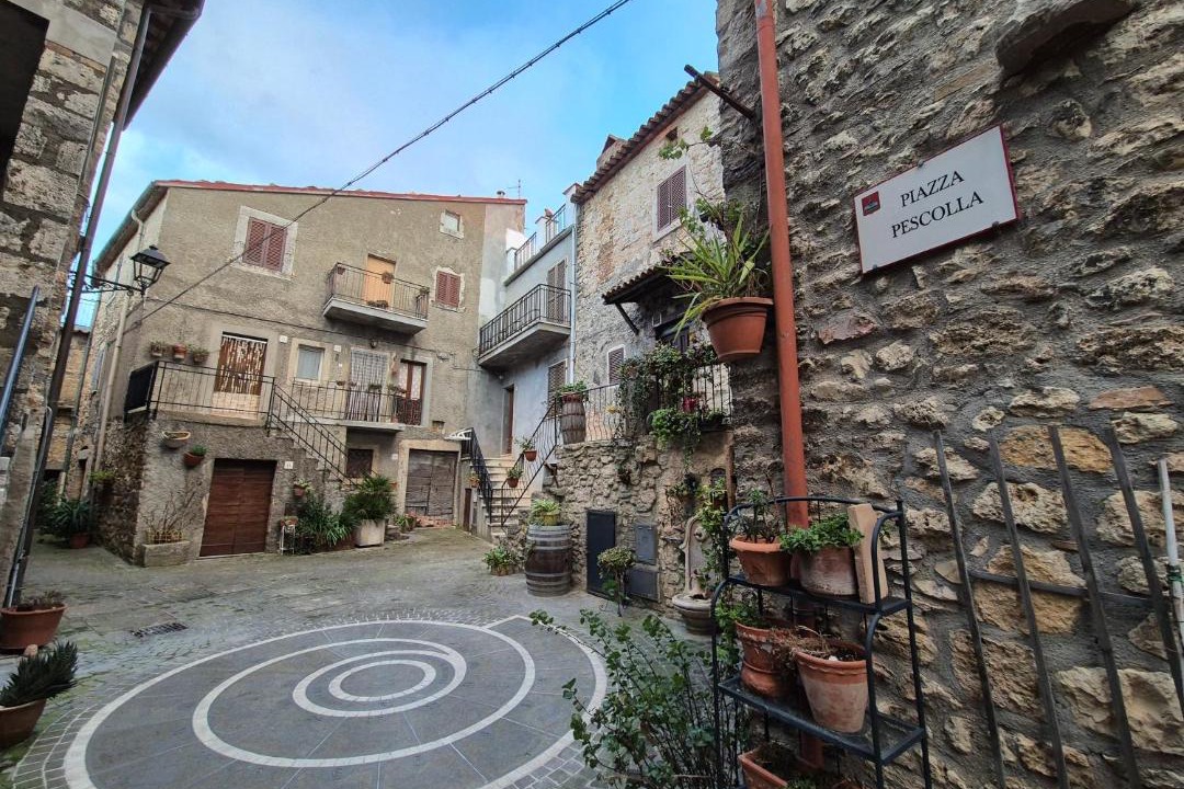 Photo of Buildings in Baschi