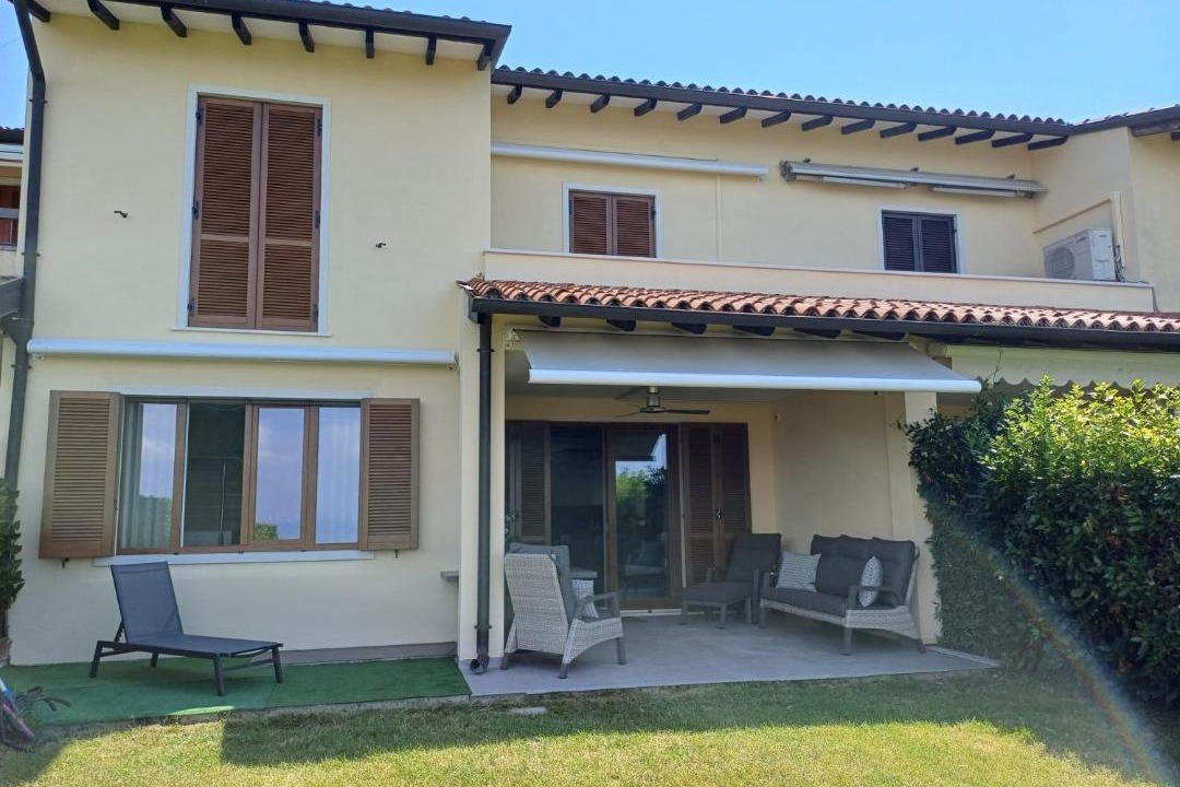 Photo of Buildings in Montioni