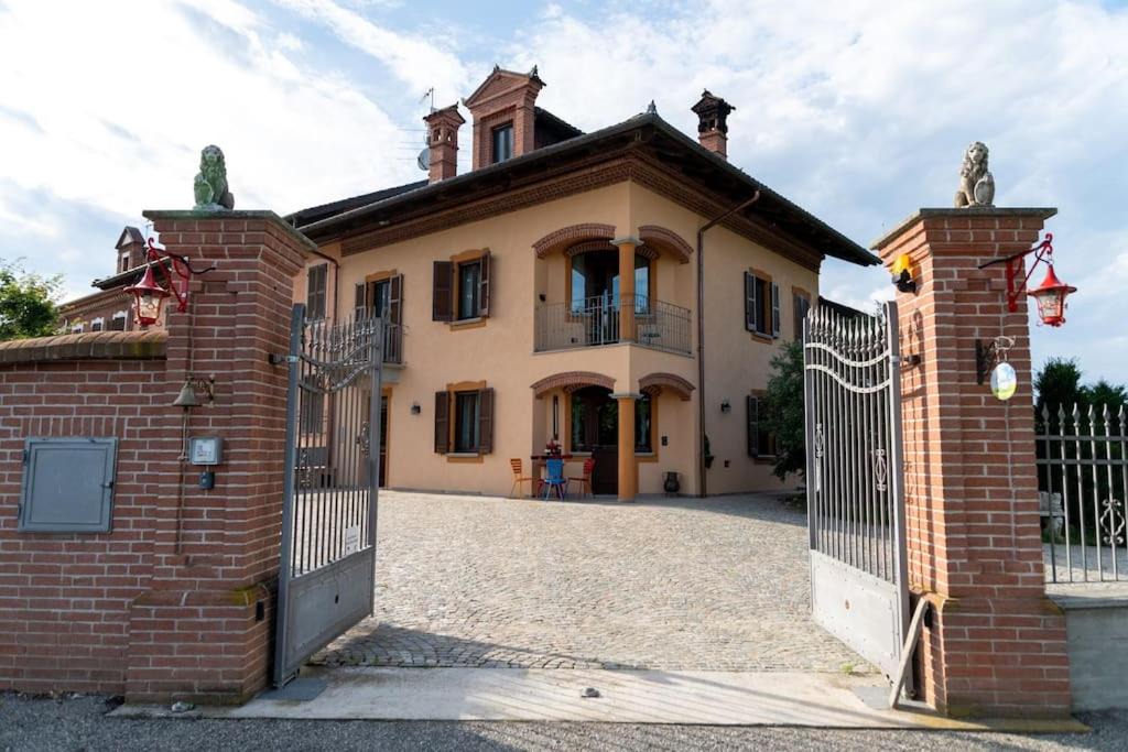 Photo of Buildings in Canove