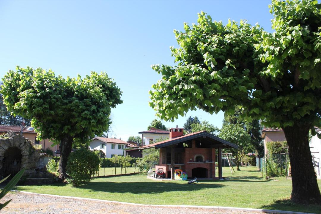 Photo of Others in Monate