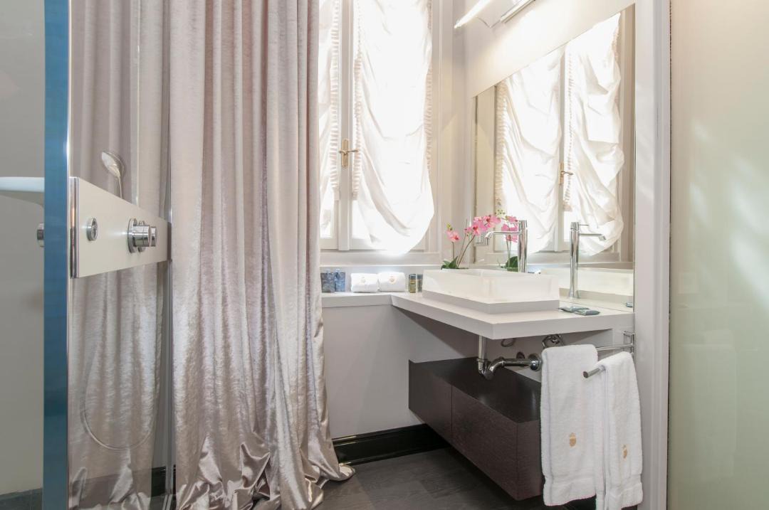 Photo of Bathroom in Scala