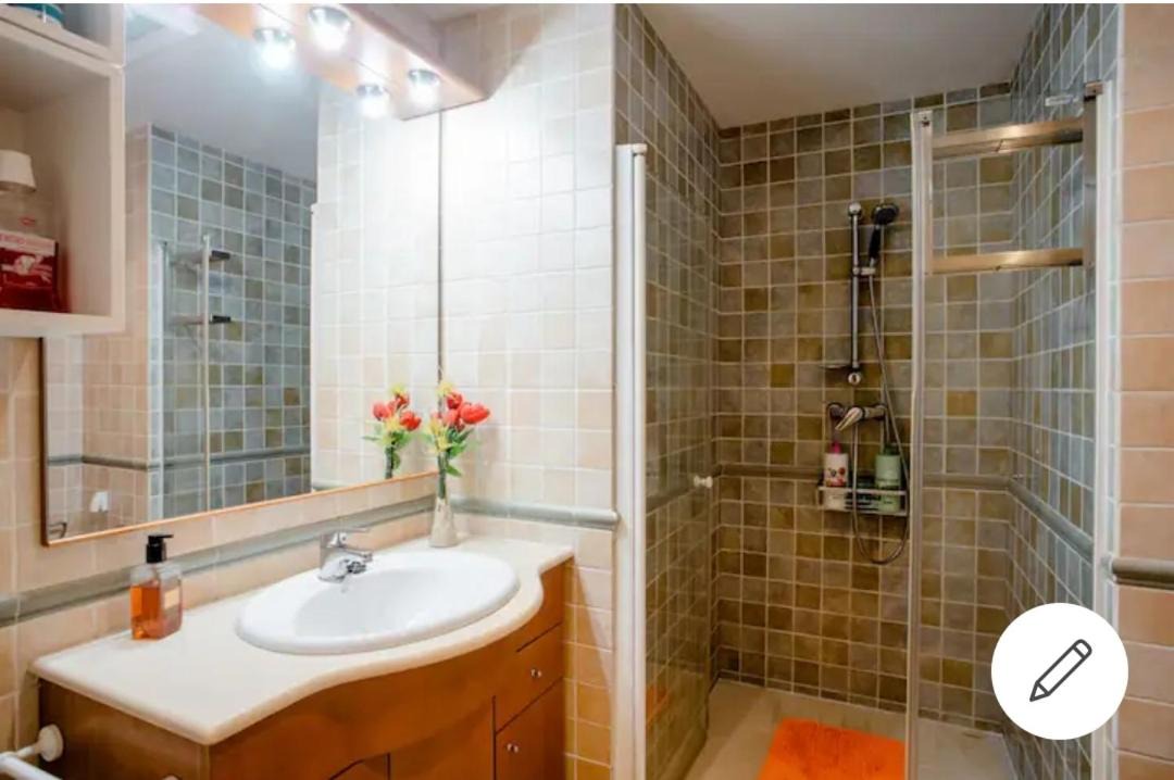 Photo of Bathroom in Angles
