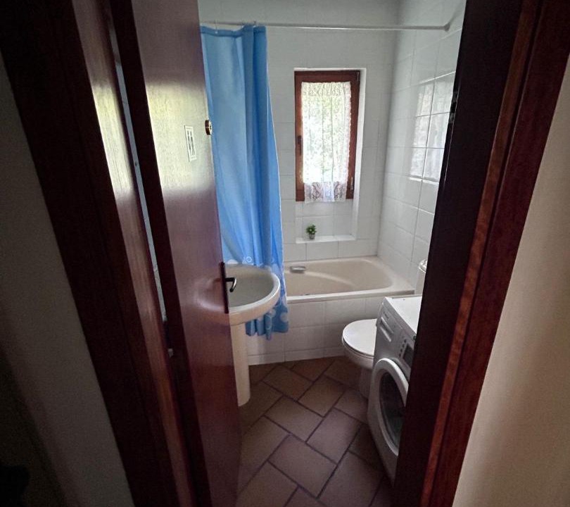 Photo of Bathroom in Lles