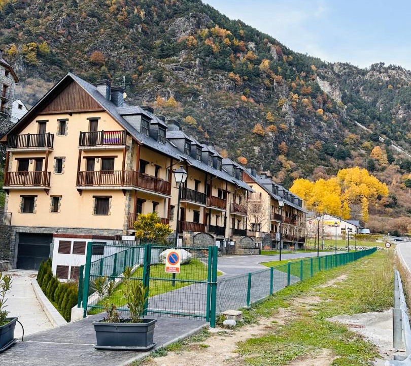Photo of Buildings in Parzan