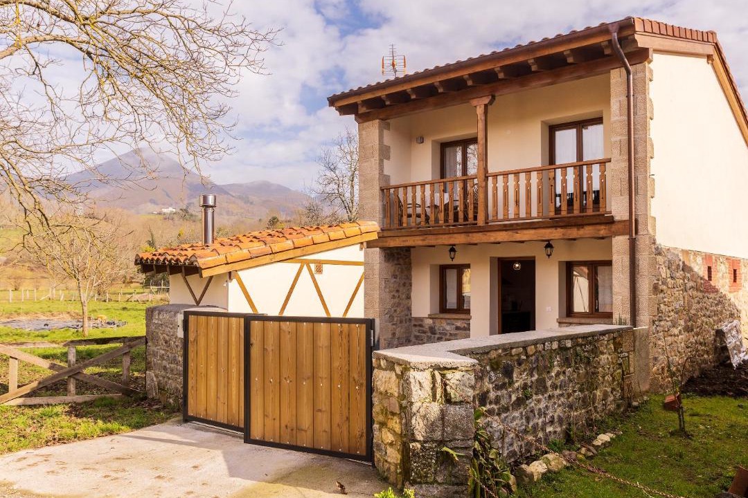 Photo of Buildings in Mestas de Con