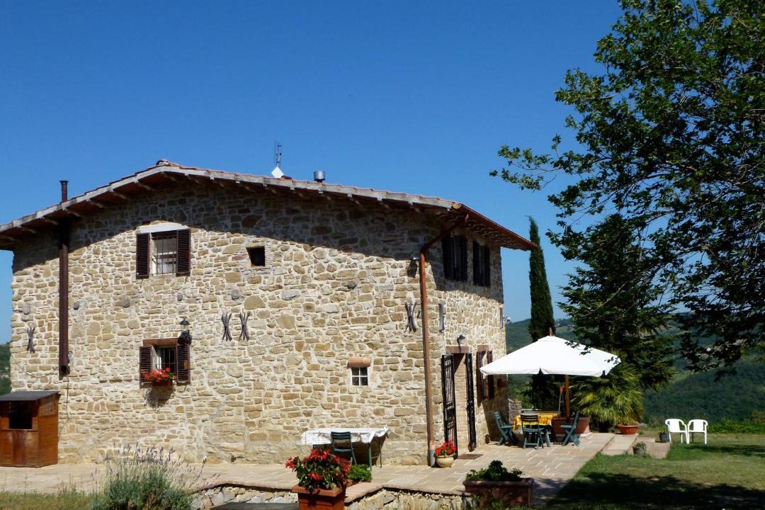 Photo of Buildings in Montelovesco