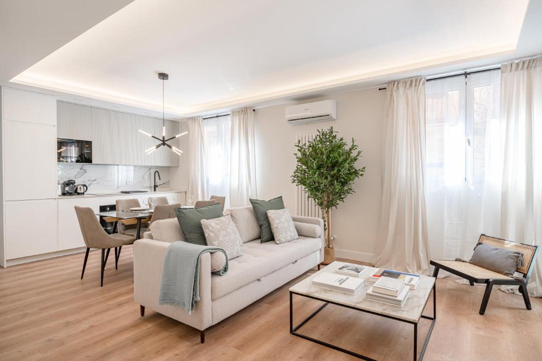 Photo of Livingroom in Golden Triangle of Art