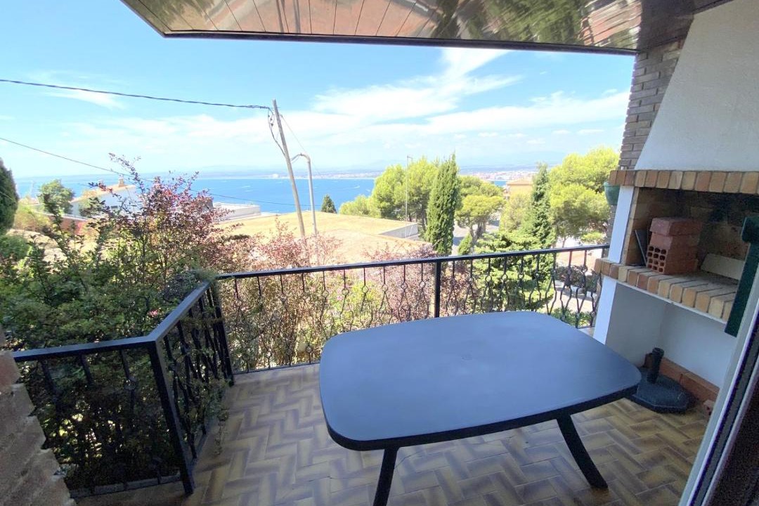 Photo of Patio Balcony in Roses Town Center
