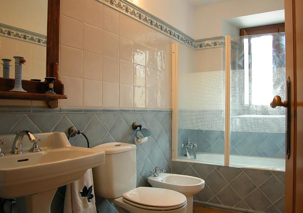 Photo of Bathroom in Iraneta