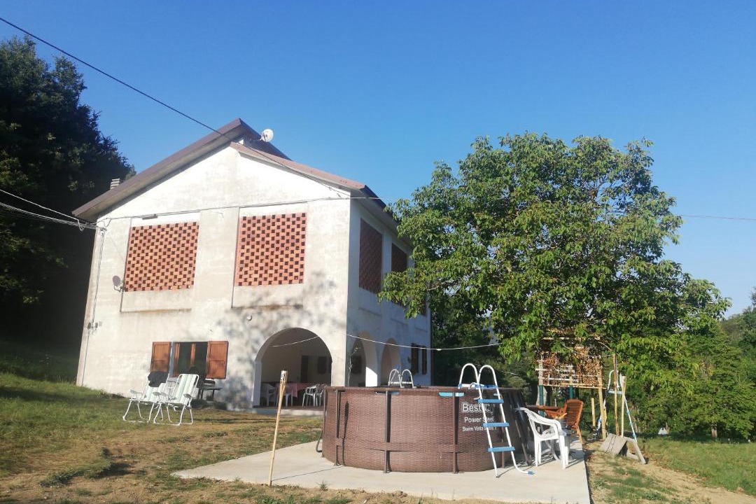 Photo of Buildings in Bedonia