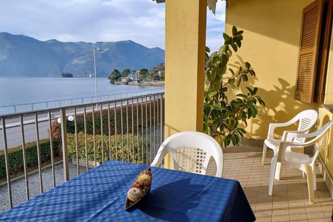 Photo of Patio Balcony in Sale Marasino