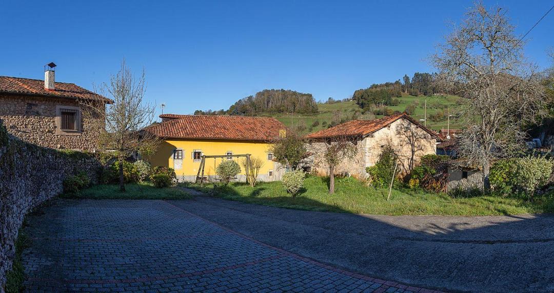 Photo of Buildings in Avin